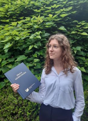 Weronika z dyplomem.jpeg